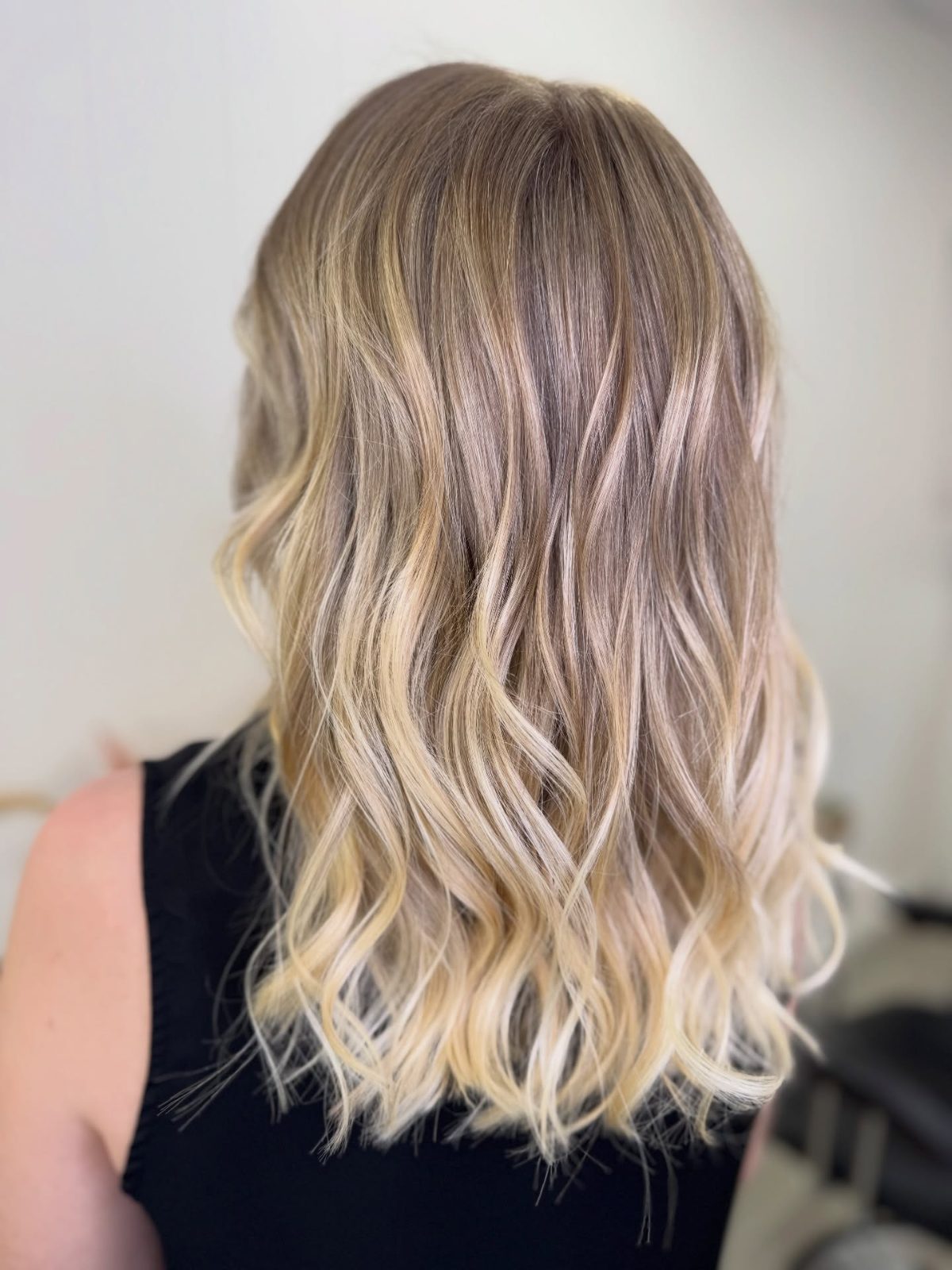 Balayage rubio media melena